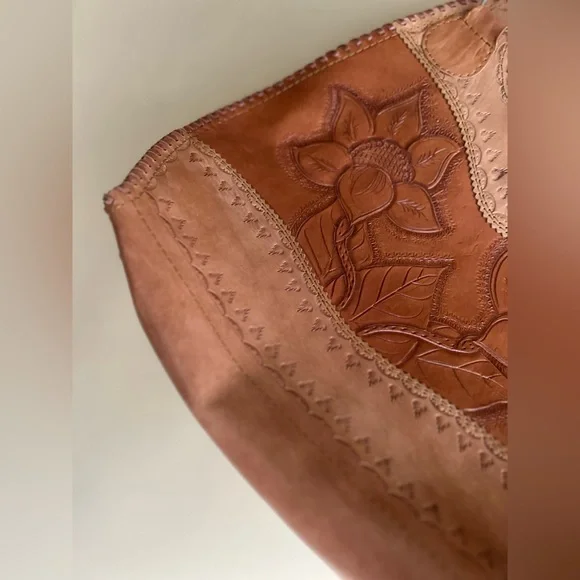 Tooled leather shoulder bag - Picture 5 of 14